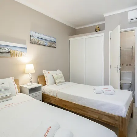 Retreat - 2br With Terrace & Ac 아파트 *