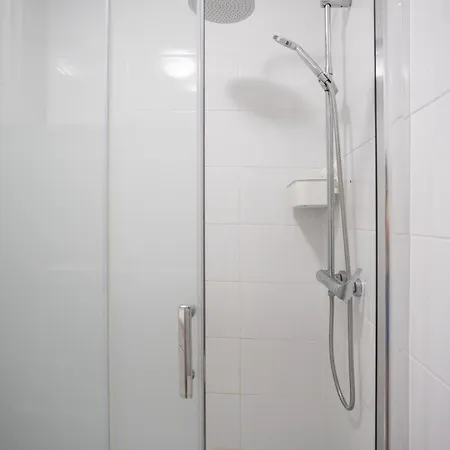 아파트 Retreat - 2br With Terrace & Ac