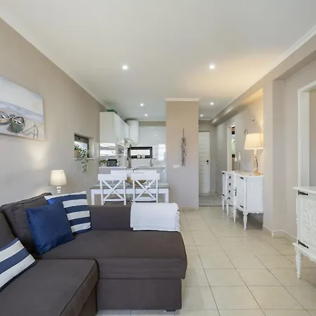 Retreat - 2br With Terrace & Ac Apartmán *