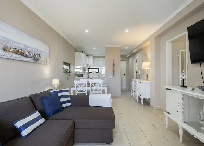 Retreat - 2br With Terrace & Ac Διαμέρισμα *