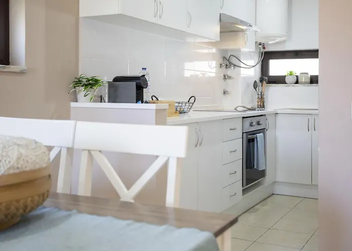 Retreat - 2br With Terrace & Ac *