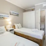 Retreat - 2br With Terrace & Ac アパート *