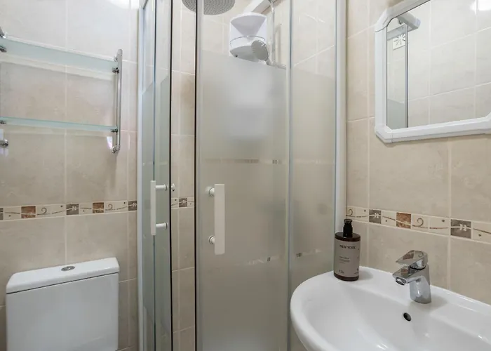 Retreat - 2br With Terrace & Ac