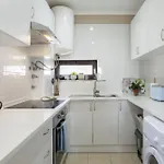 Apartment Retreat - 2br With Terrace & Ac *