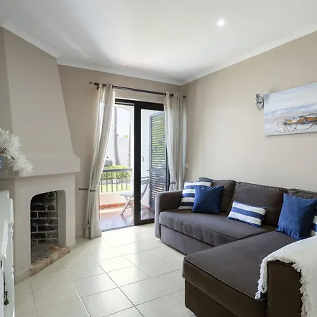 Apartment Retreat - 2br With Terrace & Ac *